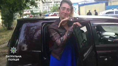 Киевскую патрульную, которую заподозрили в управлении транспортным средством в состоянии алкогольного опьянения, отстранили от службы