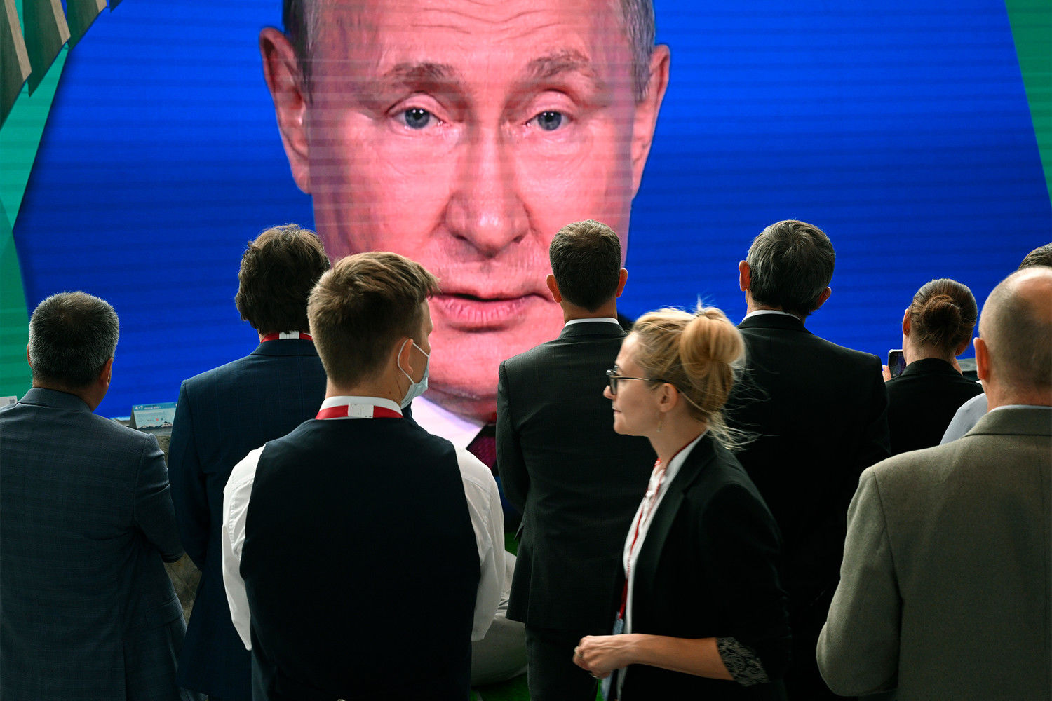 Экономика России движется к коллапсу, способному свергнуть режим Путина, - Time