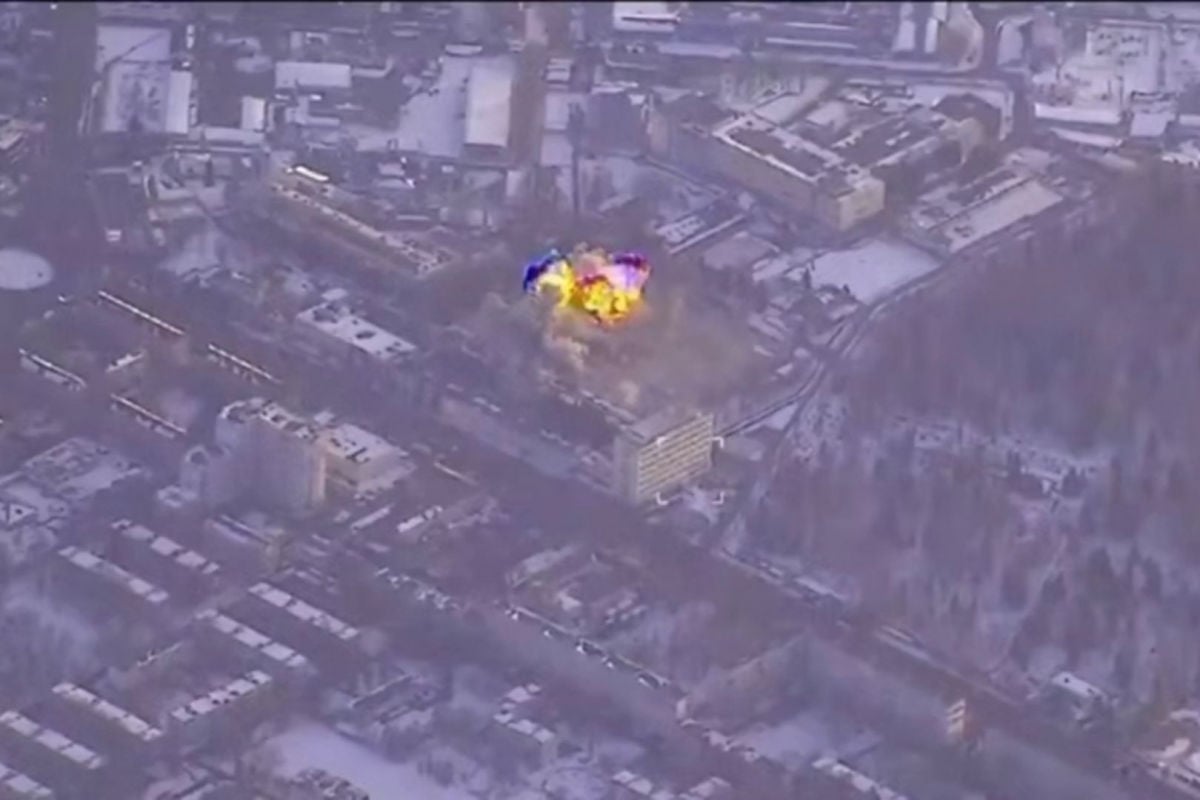 ​Пять пропущенных: Генштаб показал кадры удара по “Кремний ЭЛ”, дрон все снимал