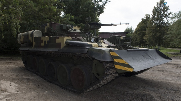 В Украине создан новый броневик на базе танка "Т-72" весом в 41 тонну: в Сети опубликованы первые фото