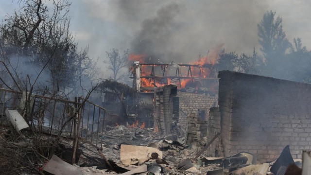 Боевики обстреливают Станицу Луганскую, промзону Авдеевки и Марьинку