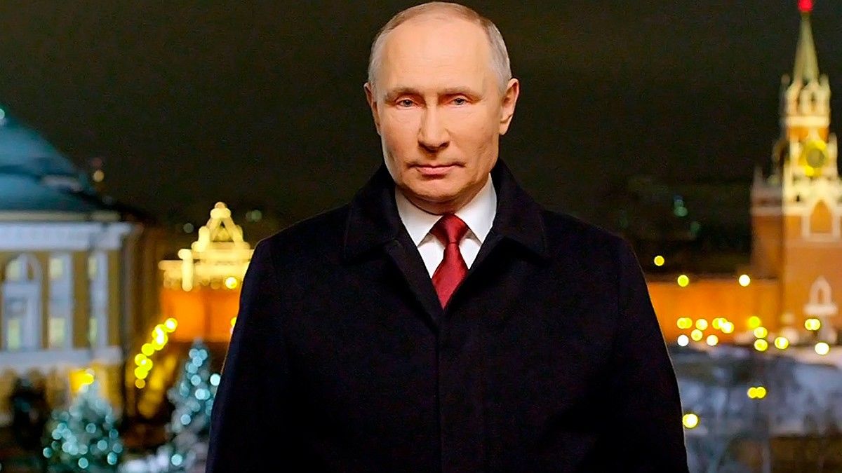 У Путина во время обращения подбородок "отклеился": что не так с новогодним видео Кремля