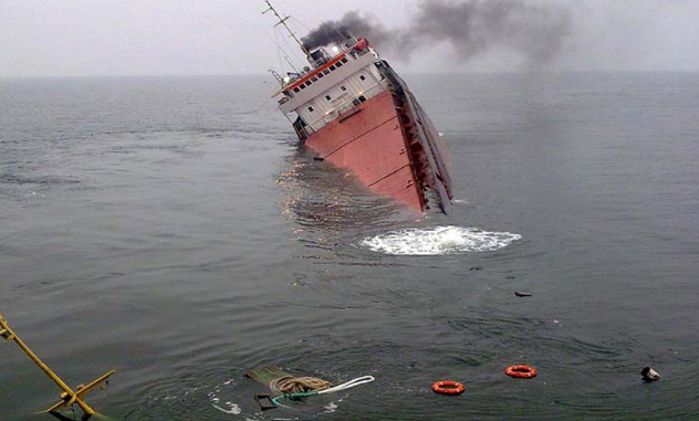 Грузовое судно с украинцами на борту затонуло в Черном море: Турция опубликовала кадры спасения экипажа