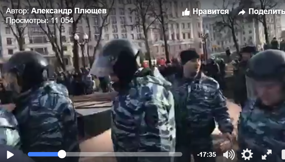 Массовые митинги в Москве: во время разгона протестующих российский журналист был задержан ОМОНом прямо во время прямого эфира (кадры)