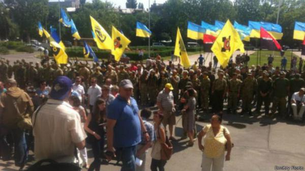 ​В Одессе митинг под стенами ОГА: активисты хотят "наладить диалог" с Саакашвили‏