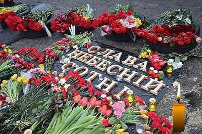 Самооборона Ровно пообещала вознаграждение за информацию о вандалах, осквернивших мемориал Небесной сотни