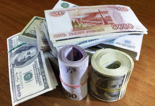 В ЛНР появятся две новые валюты