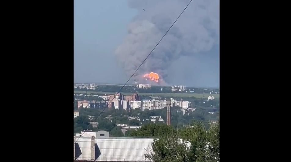 ВСУ взорвали склады с боеприпасами в Зимогорье: мощные взрывы гремят в нескольких километрах от Луганска – СМИ 