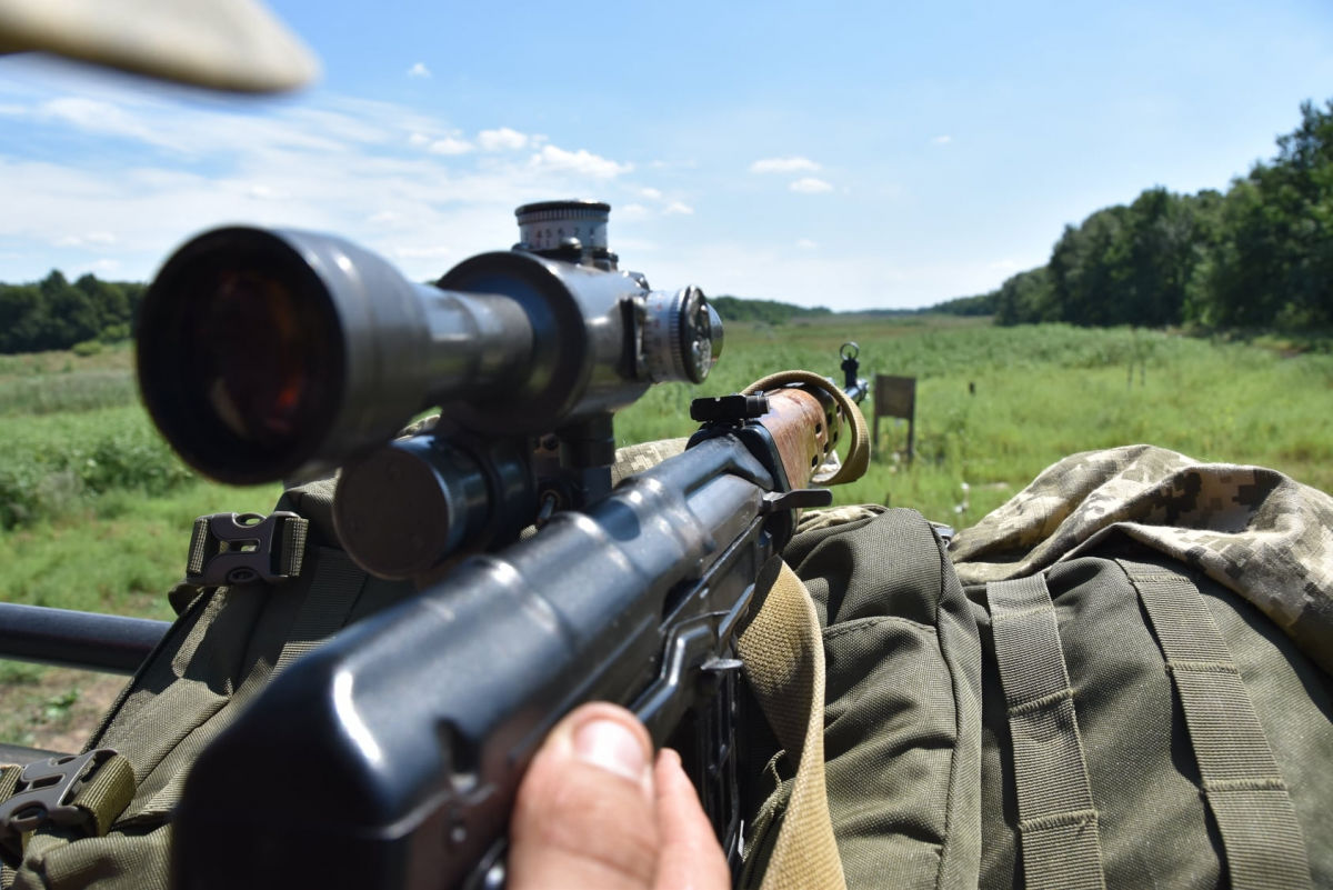 Одна куля миколаївського снайпера змусила колону російських військ відступити, покинувши командира