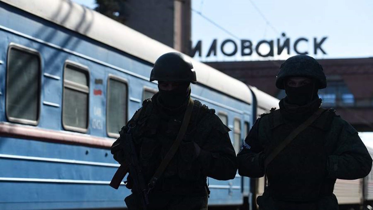 Повністю вигоріло 6 із 13 цистерн із дизпаливом: росЗМІ про прильоти в Іловайську