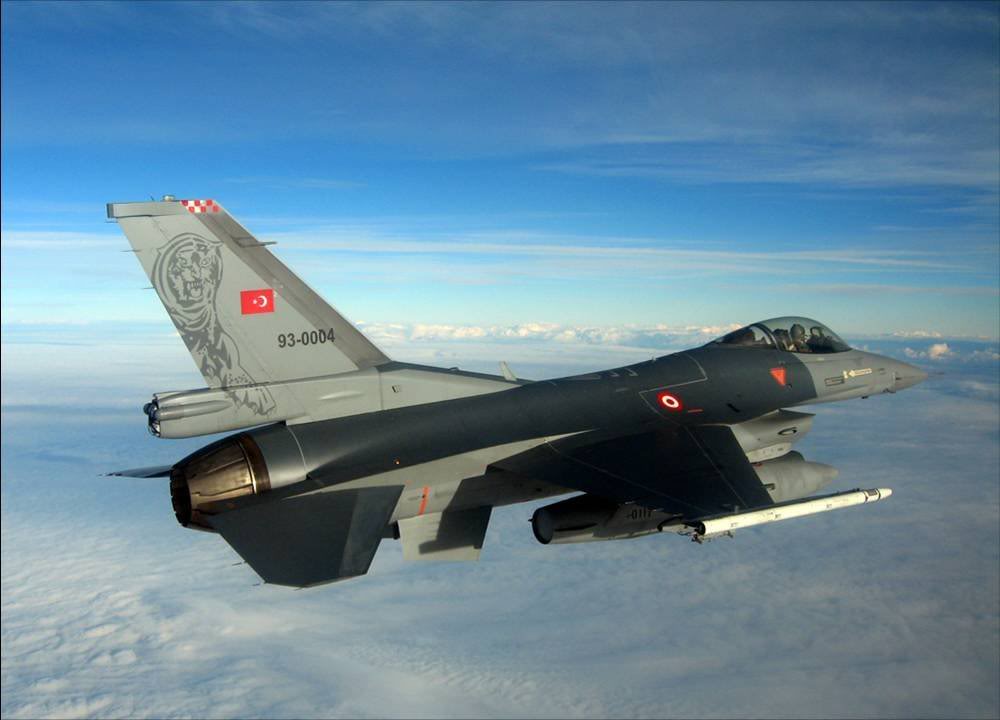 Пилоты Су-24 игнорировали требования сменить курс: опубликована запись переговоров ВВС Турции