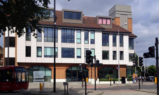 ​ЧП в Лондоне: двое мужчин выпали из самолета во время полета