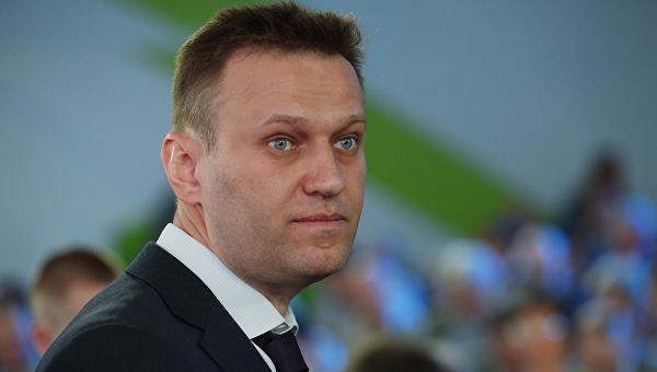 Навальный удивил реакцией на вопрос о том, "чей Крым": поступок оппозиционера поразил соцсети