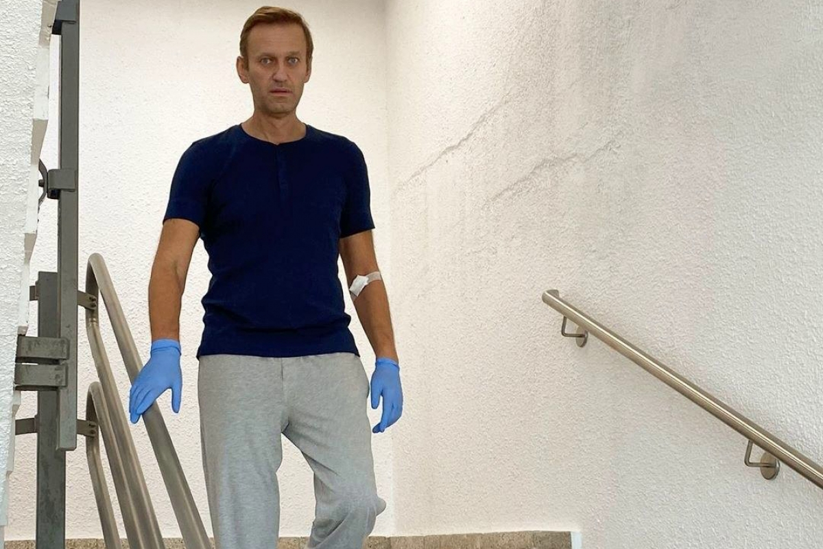 ​Навальный показал фото из "Шарите" и рассказал о своем состоянии: "Не понимал, как разговаривать"