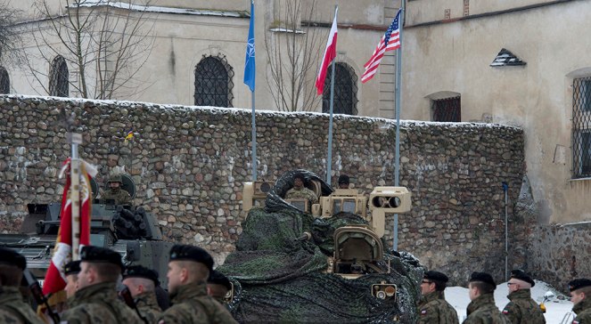 Войска НАТО выдвинулись на свои позиции в Польшу: из Германии множество военных идет во Вроцлав защищать Альянс от России