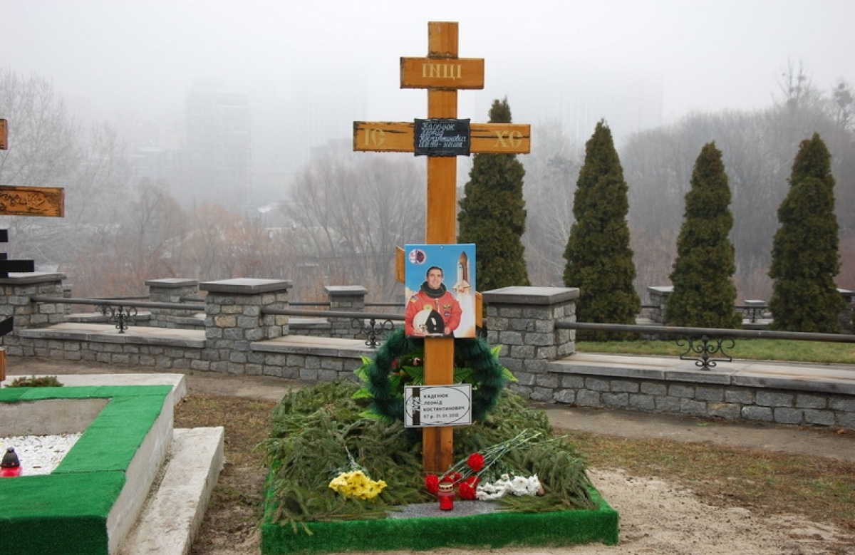 Соцсети негодуют из-за отсутствия памятника на могиле Каденюка: "Память налицо, так мы и живем"