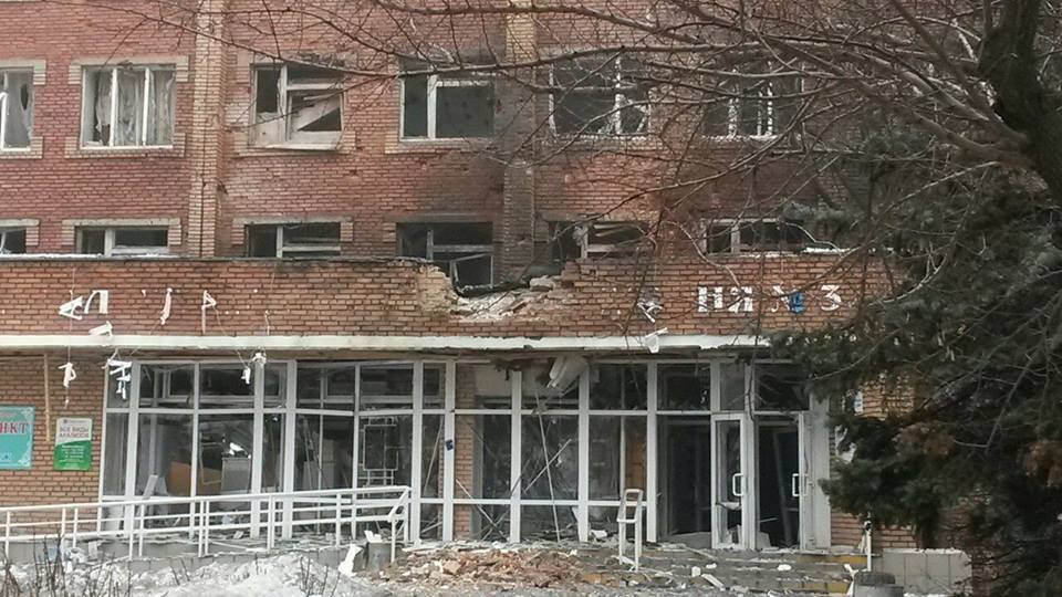 В детское отделение донецкой городской больницы №3 попал снаряд. Дети эвакуированы в подвал