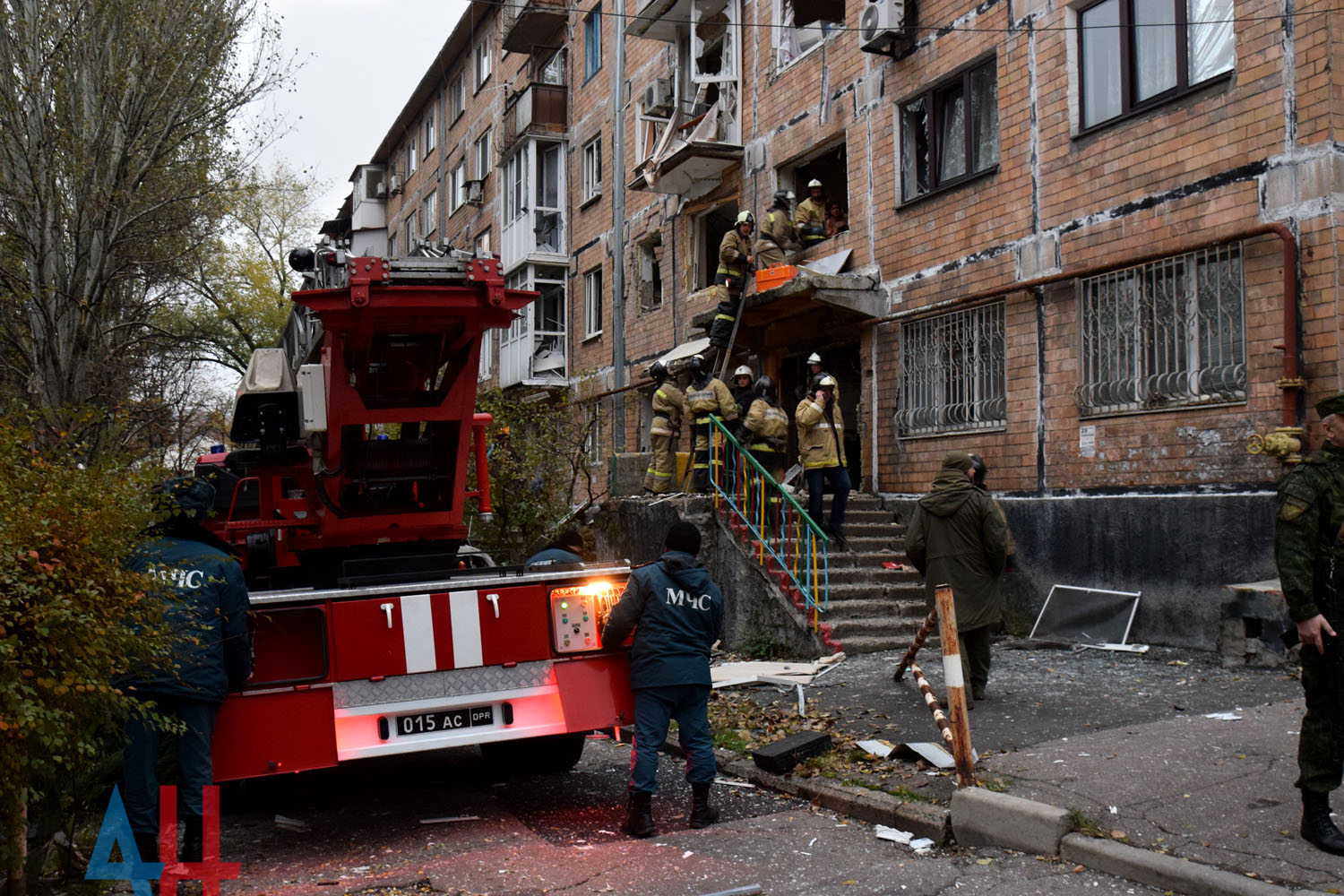 ​В оккупированном Донецке взлетела на воздух 5-этажка - появились кадры с последствиями кровавого взрыва