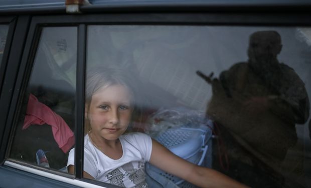 Из Донбасса эвакуировано более 1800 детей, - Минсоцполитики