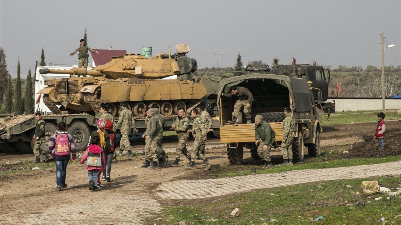"Переговоры с Москвой провалились", - Турция стягивает войска в Сирию: колонна из сотен танков и БМП уже на подходе, видео