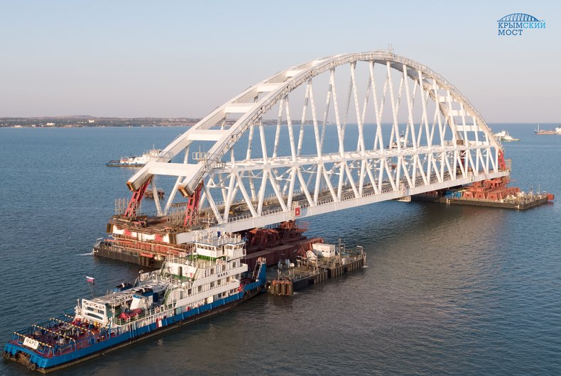 Кремль наглеет "по полной": из-за путинского моста оккупанты еще на три дня перекроют Керченский пролив