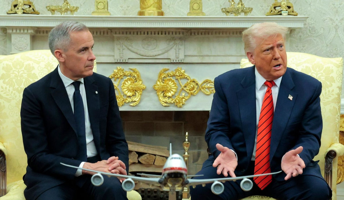 "Китай сожрет Канаду заживо", – Трамп пригрозил Карни новыми тарифами 