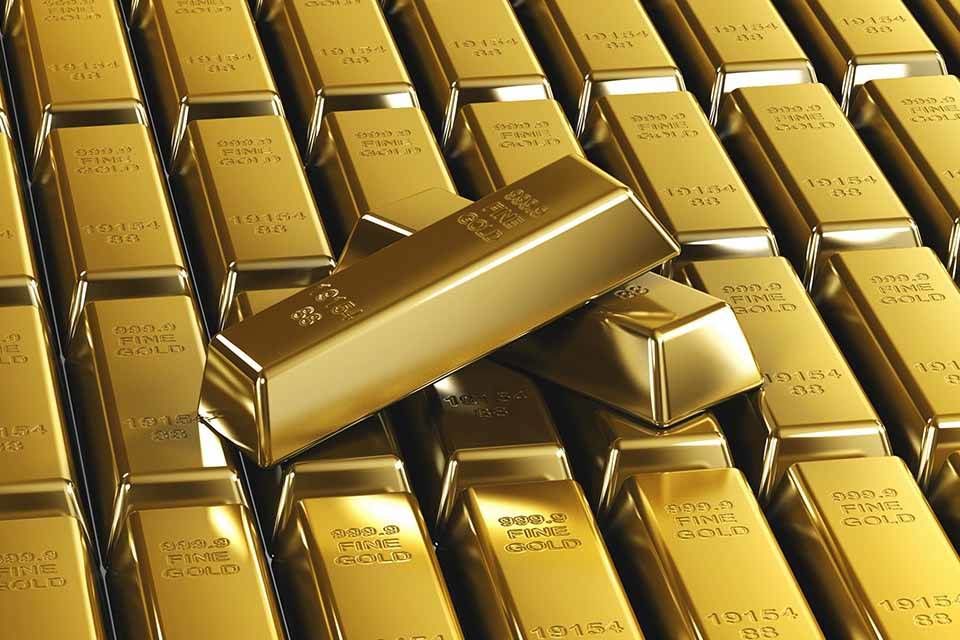 Золото и платина начали дорожать на фоне ситуации в мире – инвесторы пояснили причину скачка