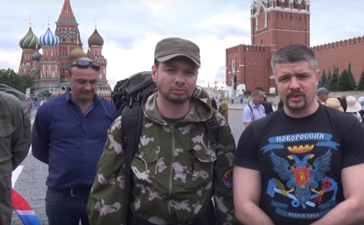 Путинские “ихтамнеты” вышли на Красную площадь: недовольные “сливом” “Л/ДНР” боевики передали “привет” Кремлю