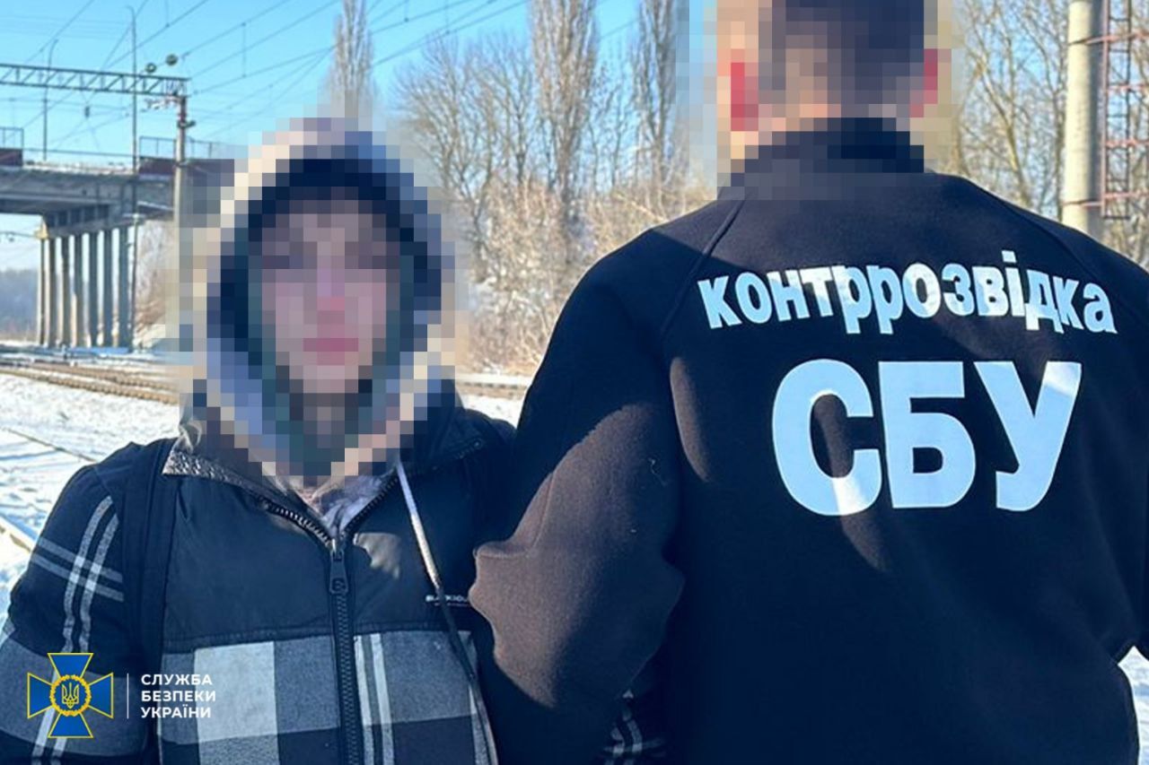 "Камеру с банкой поставь в коробку": ФСБ привлекла подростка для теракта на станции "Укрзалізниці" – СБУ