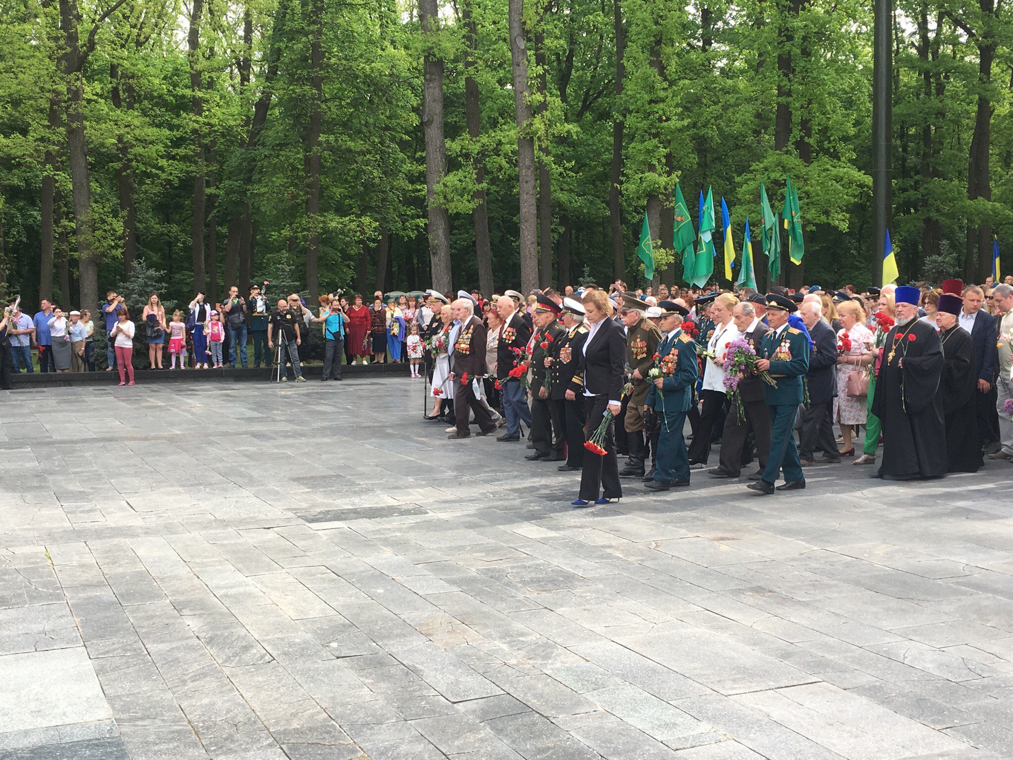 "С Днем Победы": в Харькове ветераны во главе с коммунисткой Александровской пришли на митинг – кадры