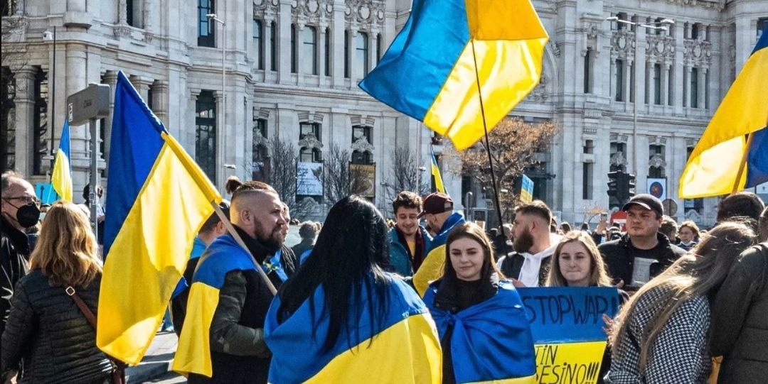 Сколько украинцев хотят отдать Донбасс, готовы терпеть войну и как относятся к мирным переговорам - опрос