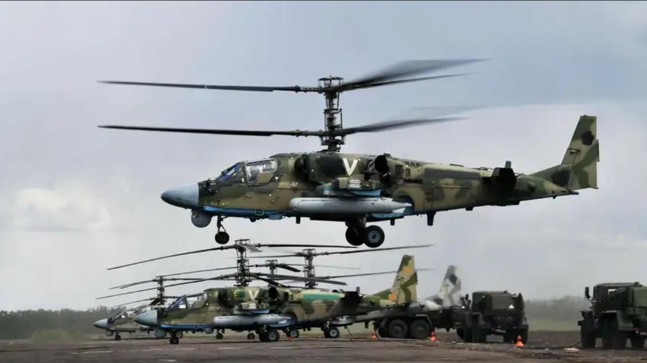 ВСУ за 18 минут уничтожили четыре вертолета РФ на Юге: в российских пабликах траур