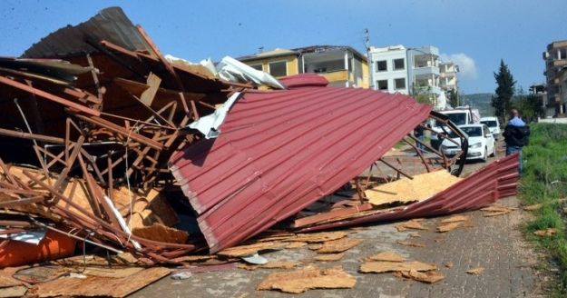 У Туреччині нове лихо: після землетрусу у тих самих районах вибухнула буря – відео