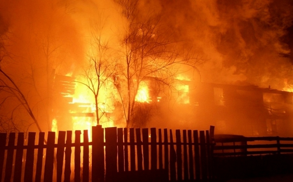 Масштабный пожар в Бурятии:  уничтожена половина поселка, без крова остались 47 человек