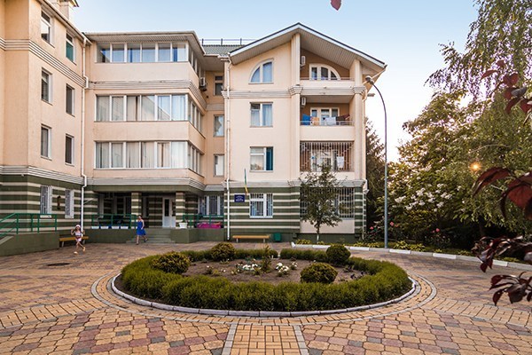 У нардепов хотят отобрать элитные пансионаты: кому и для чего нужны эти изменения