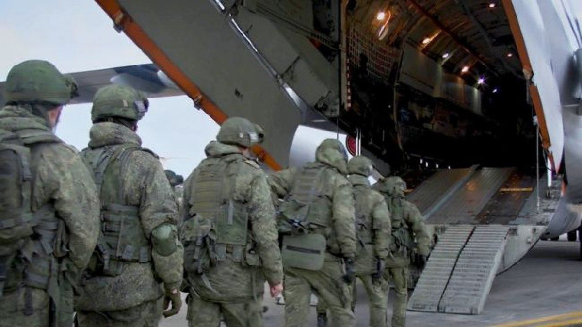 В Крым по личному приказу Путина перебрасывают более 20 тысяч солдат