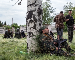Избили и заставили рыть себе могилу: террористы бесчинствуют на Донбассе