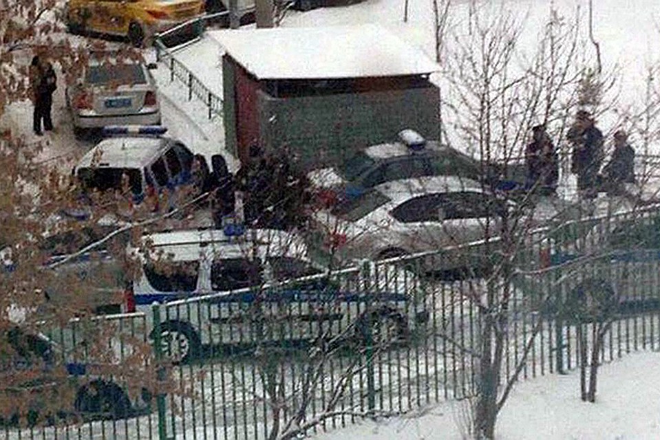 Угрожал убить учителей и себя: в Москве старшеклассник пришел на урок с оружием, поставив на уши всю школу