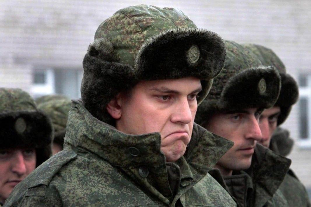 ​"У нас жесткий нехват", - оккупант рассказал о разгроме полка РФ под Луганском, выжили 52 солдата