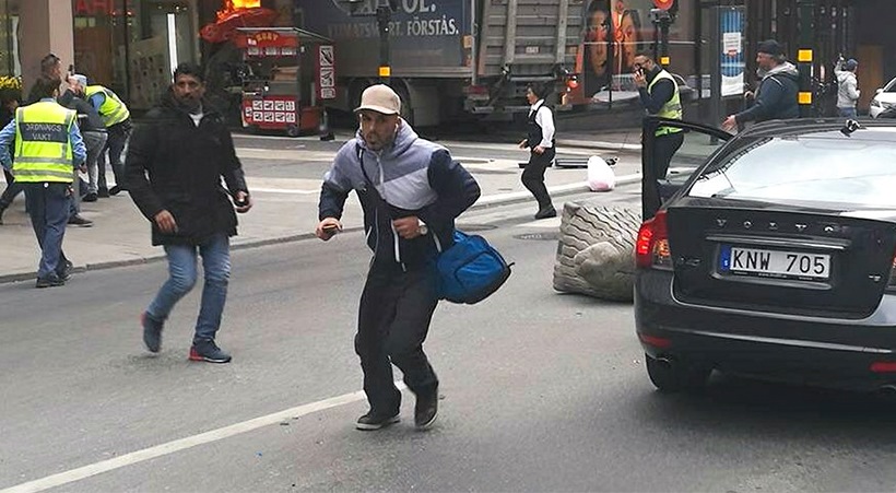 В Швеции задержали предполагаемого террориста: водитель грузовика закрывал лицо балаклавой, его сообщника еще ищет полиция - СМИ