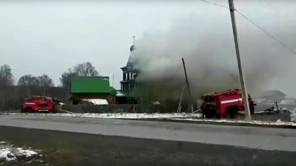 В России жгут храмы: сильный пожар церкви в Челябинске, все пострадавшие - дети