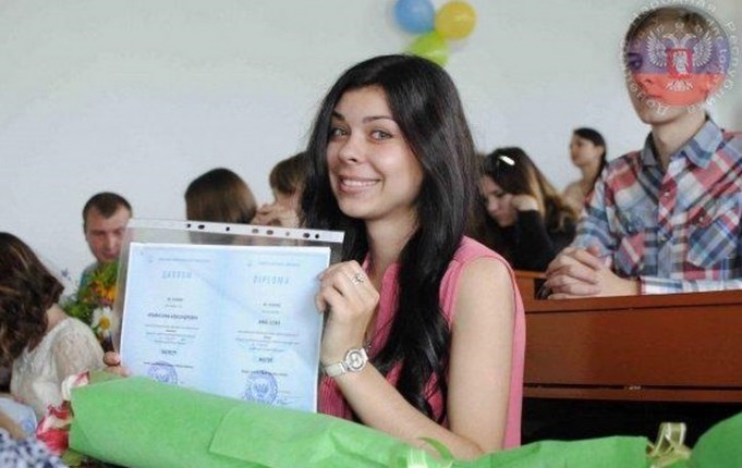 Студентам в ДНР выдали дипломы, распечатанные на листах А4