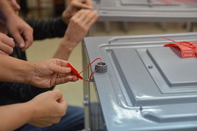 В Лисичанске избиратели рвали бюллетени и жаловались на хамство избиркомов