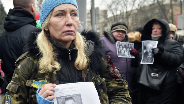 Главное за день 3 февраля: митинг под администрацией Порошенко; Азаров возвращается; полная мобилизация Мариуполя