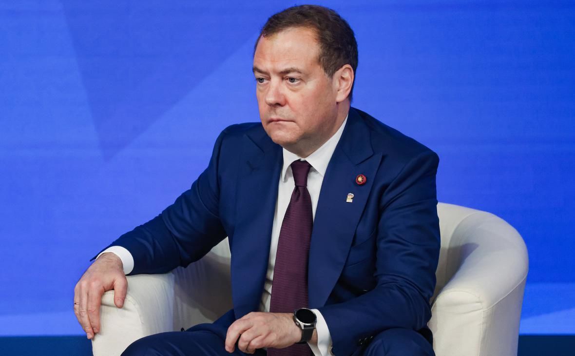 ​РФ стала одной большой зоной: Медведева снова понесло – заговорил на жаргоне, как гопник