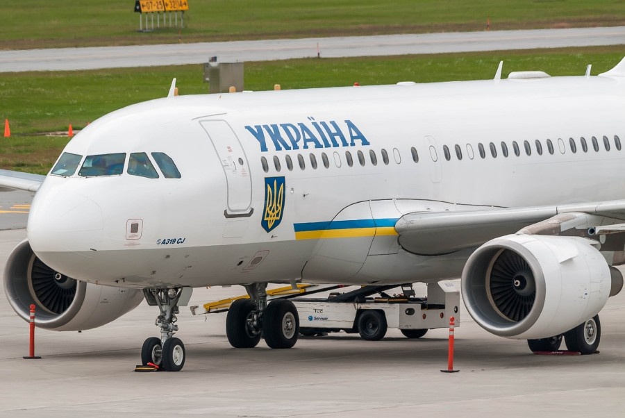 Самолет Зеленского, летевший из Грузии, вернулся в Украину – подробности 