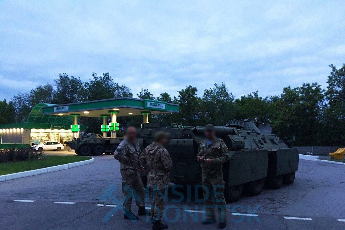 В Донецке на заправках броневики, "ДНР" готовится к войне - штаб ООС выступил с предупреждением