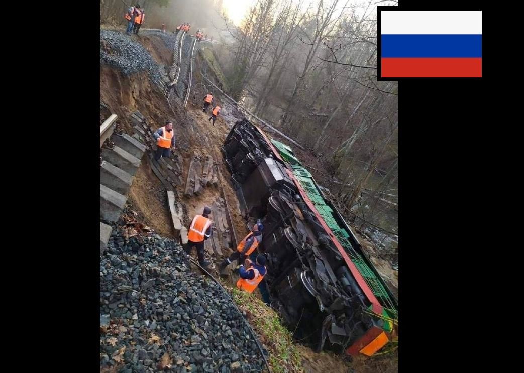 "Подрыв железной дороги в Брянске", – Несмиян показал фото крупного обвала железной дороги с тепловозом в РФ