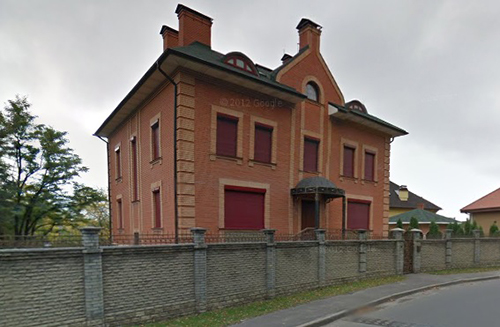 Находящийся в розыске Николай Азаров выставил на продажу свой киевский особняк