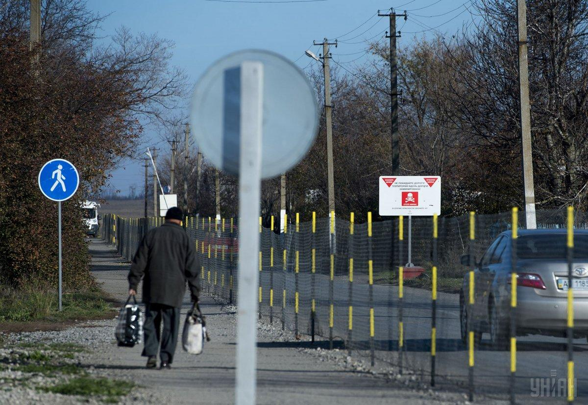 КПВВ на Донбассе: глава ВСУ назвал дату открытия границ